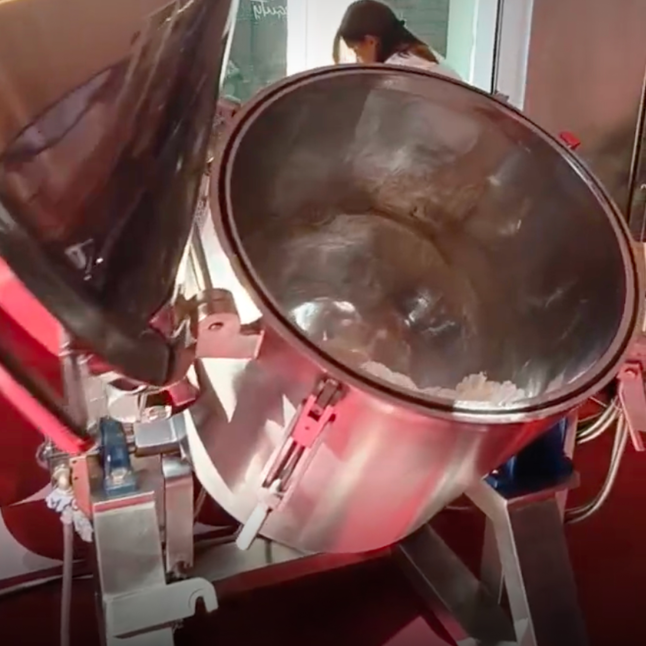 Mixing powders during compact powder production